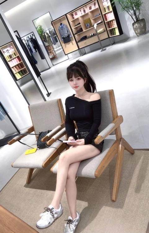 清纯颜值身材好老师