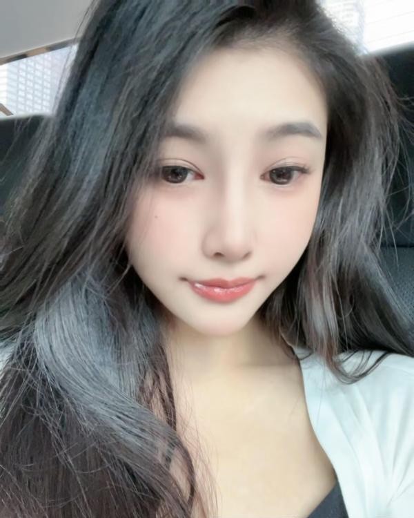 网红清纯小辣妹