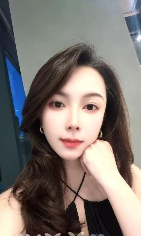 气质绝佳的美女伊伊