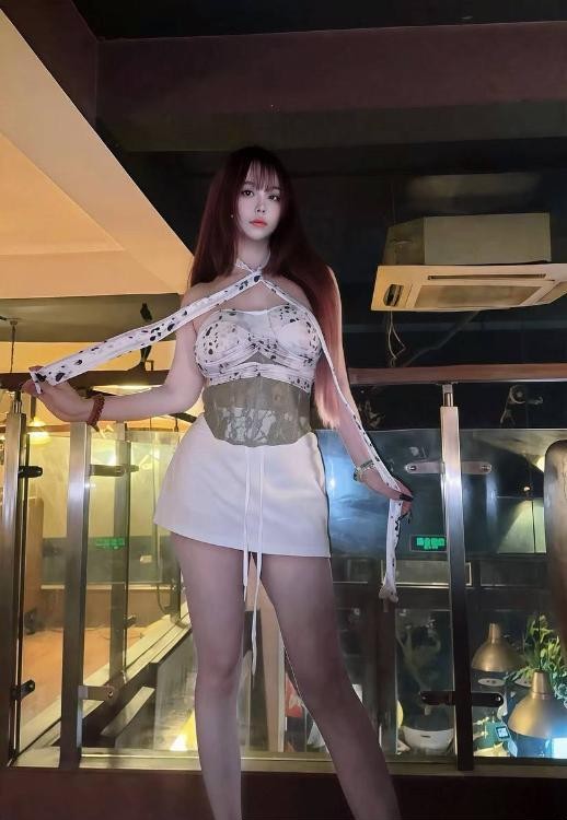 后入骚臀馨菲老师