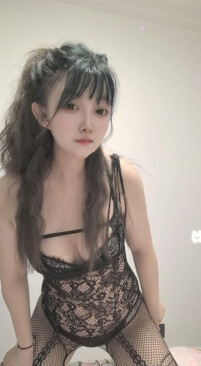 临平大波翘臀骚货