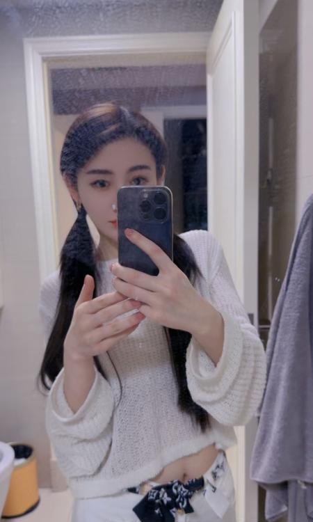 舞蹈老师雅雯流连忘返