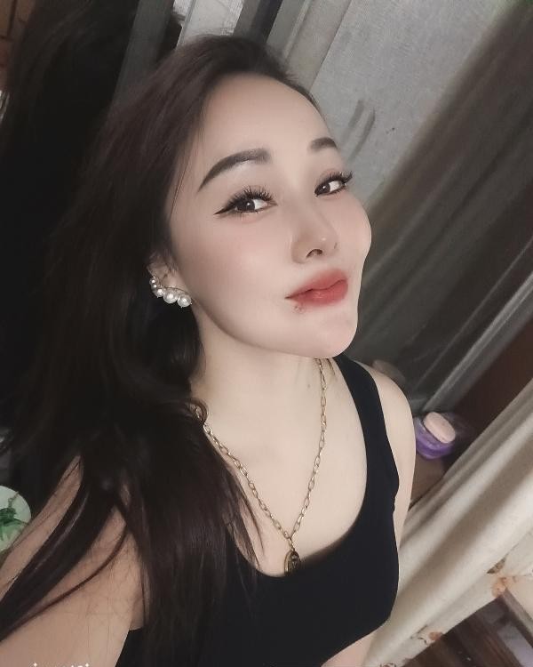 有毒龙能舌吻的美少妇