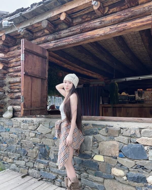 肤白高挑长腿颜值妹子