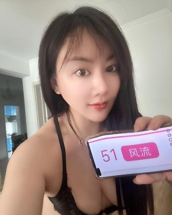 川渝美女李七月