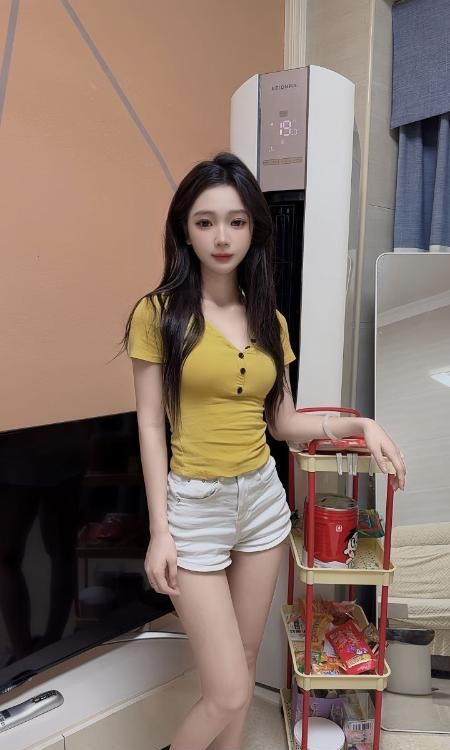 甜美乖巧颜值嫩妹小小