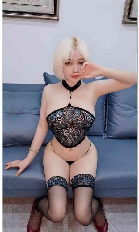 丰满大胸风骚妹子