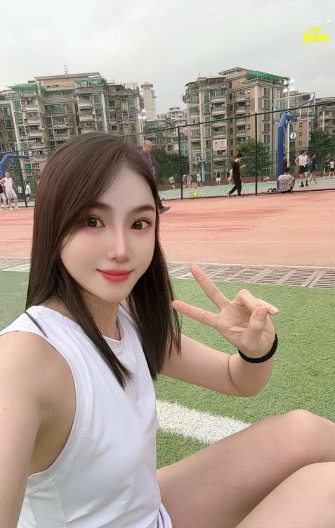 白云运动型韩系美女