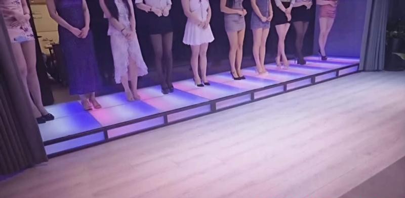 闵行嫩妹T台海选秀