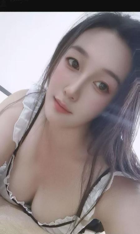 胸大闷骚能夹麻的美妞