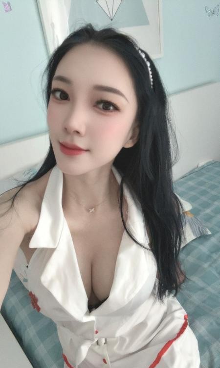 朝阳长腿喷水桃子