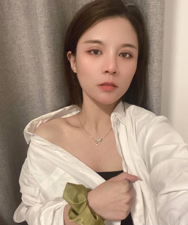 番禺御姐反差梓梓