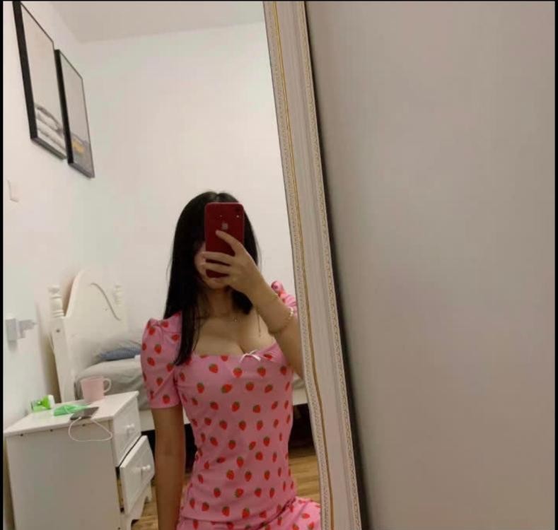 昭觉寺附近小个子美女