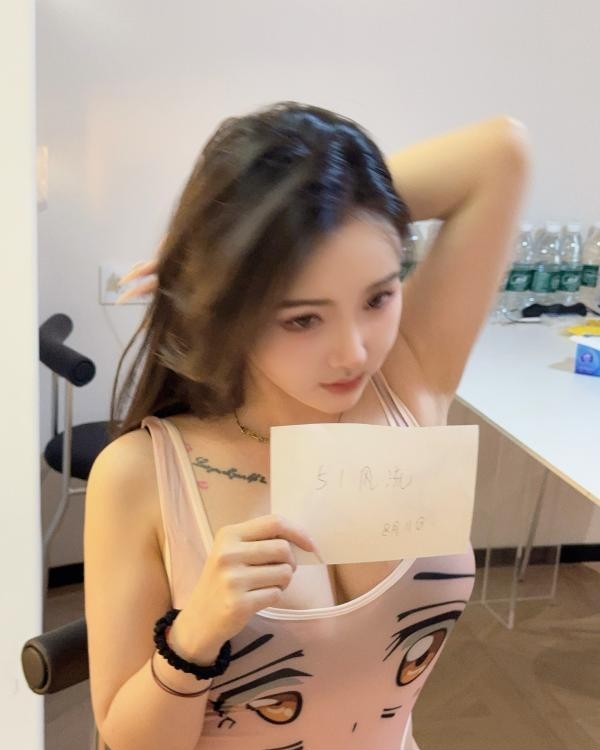 二刷爆乳美少女