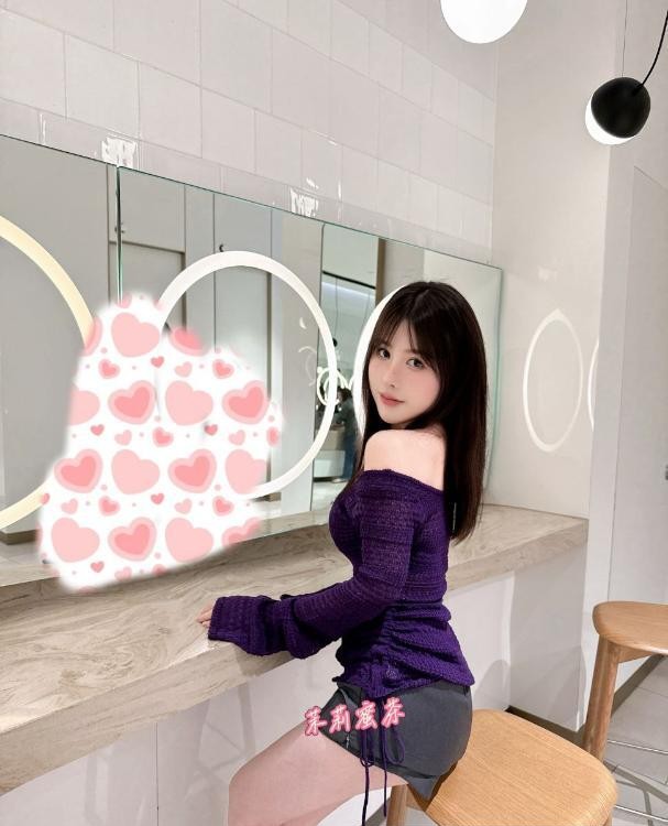 身材火辣性感小姐姐