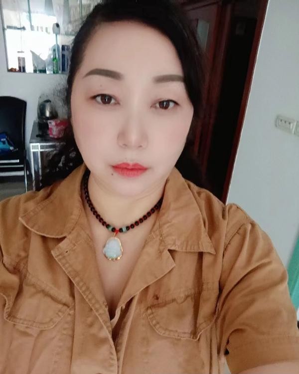 特大胸泻火少妇