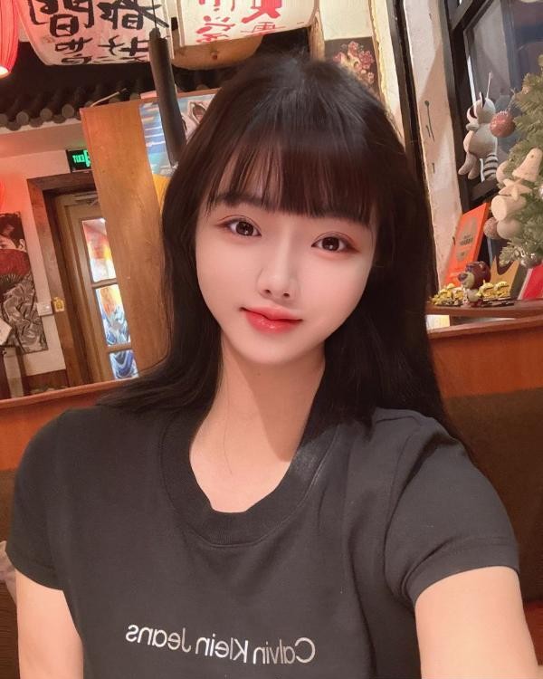 甜美女友系杉杉