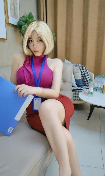 风骚型短发妹子