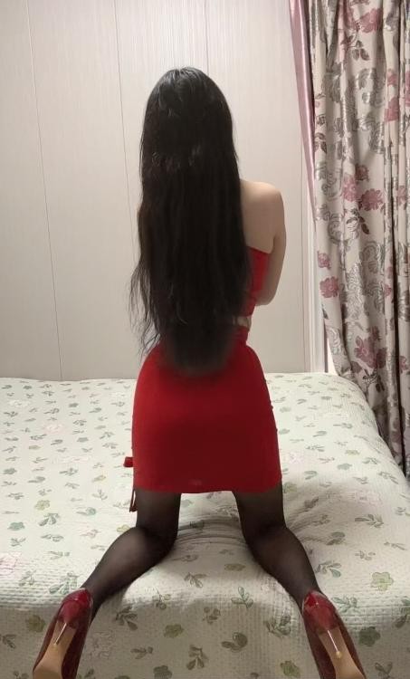 烈焰红装甜美少妇