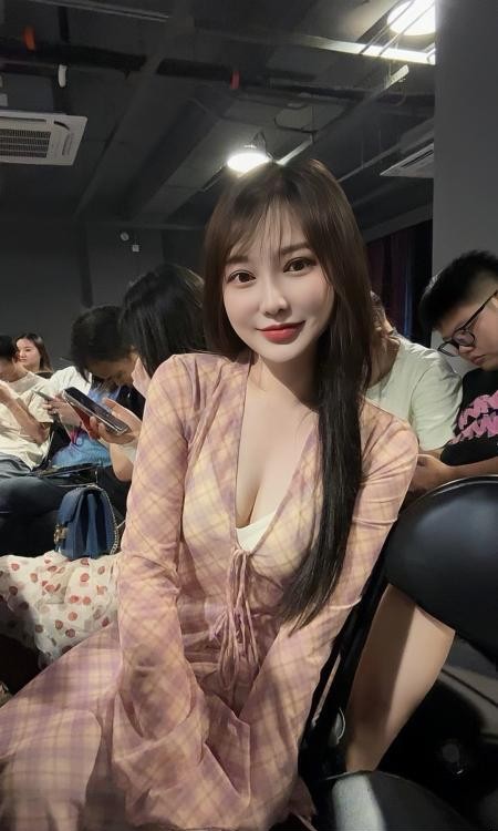 虹口情趣大胸奶糖妹妹