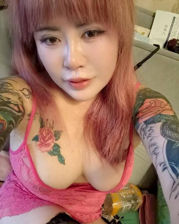 南阳纹身大奶瓶