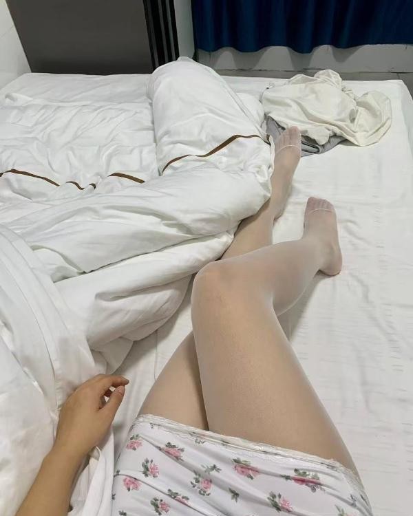 大胸服务控嫩妹