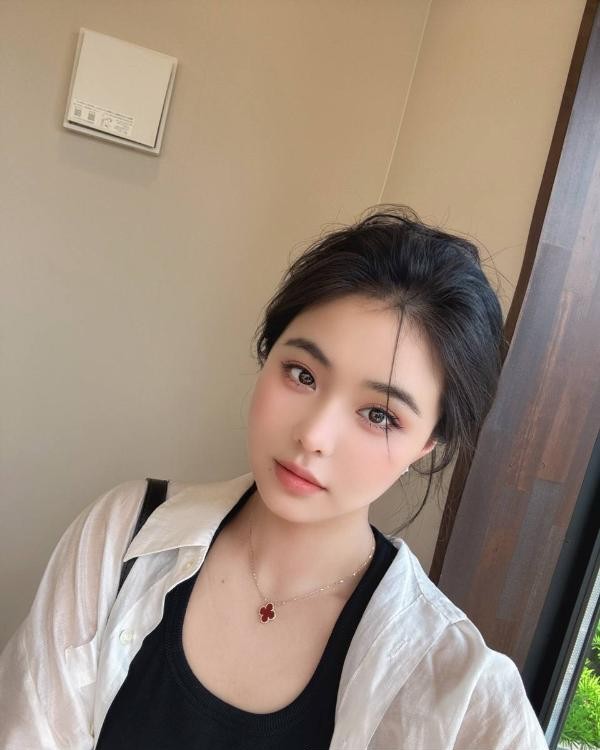 清纯颜值大胸女友