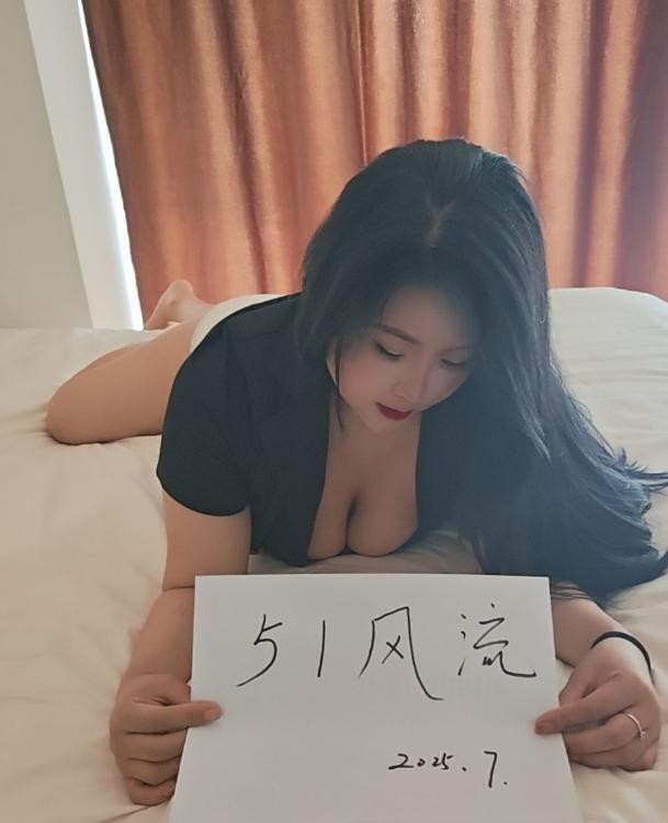 开朗大胸骚妇泄火