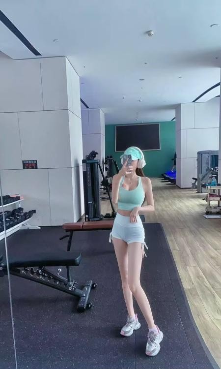 练瑜伽的小姐姐身材好