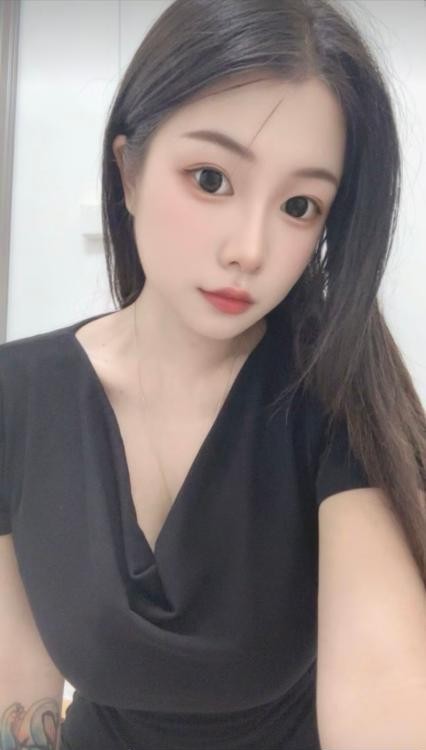 性感大胸小骚货