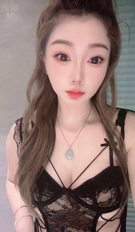 高挑性感气质御姐