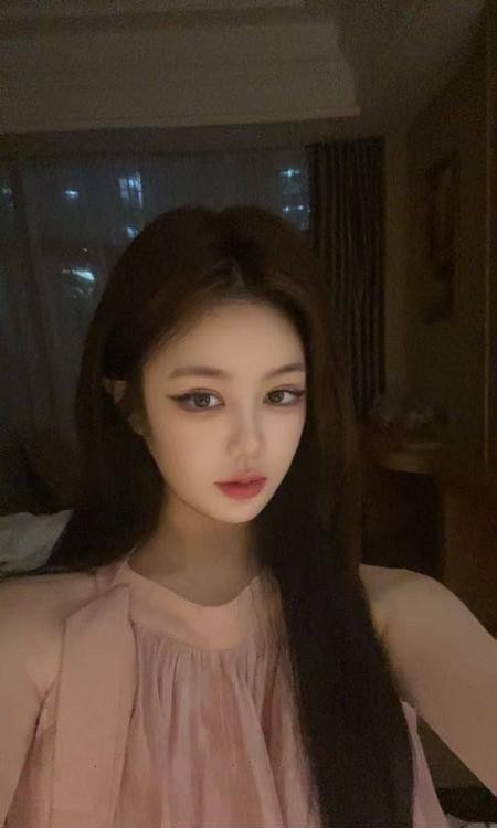 纯欲风性感文艺小妹