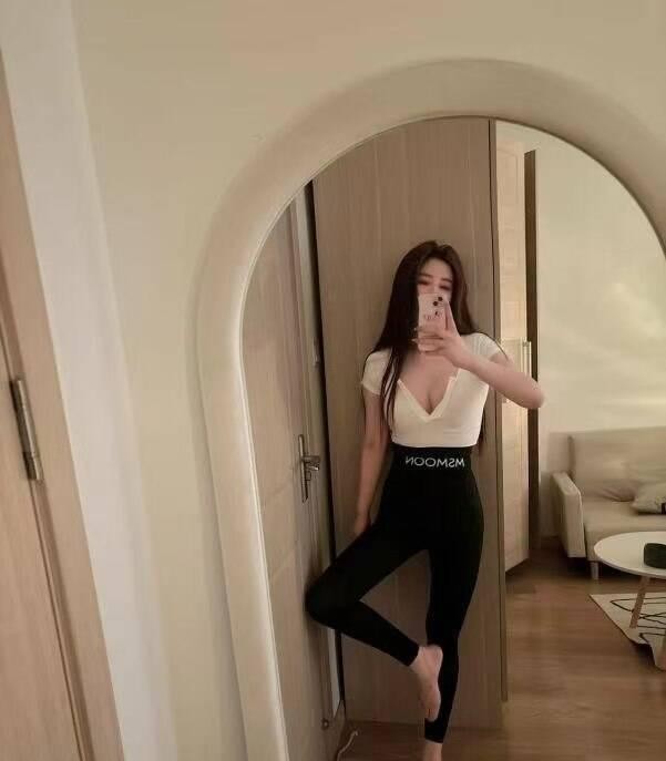 天河瑜伽大长腿琳琳