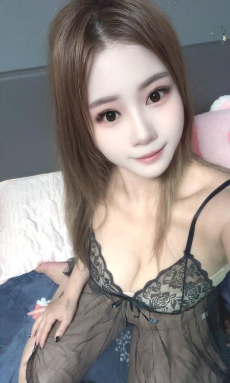 小美一线天的肥鲍