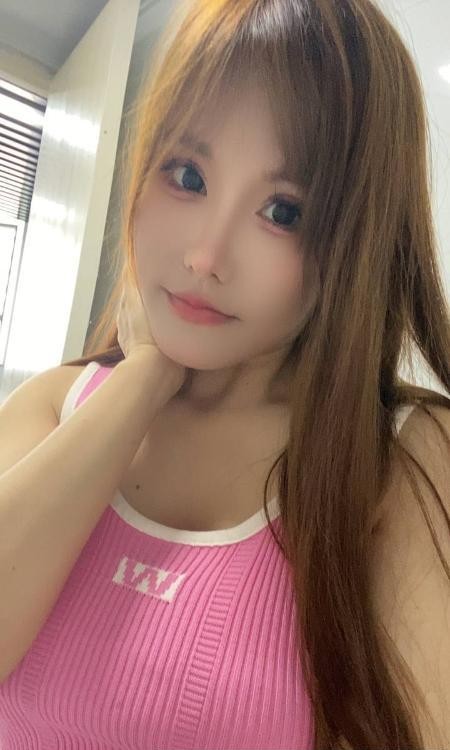 粉嫩大胸颜值妹子