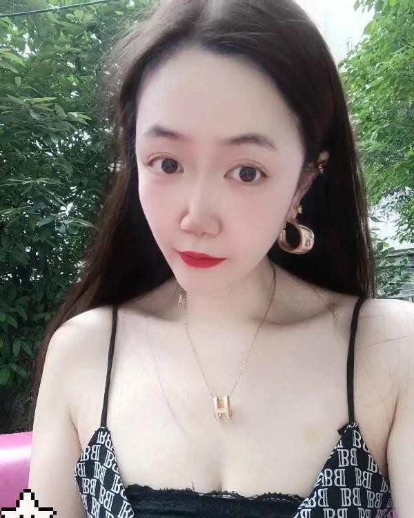 岳麓美腿少妇