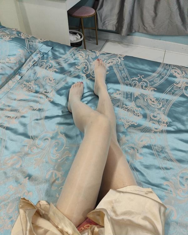 中项长腿小姐姐