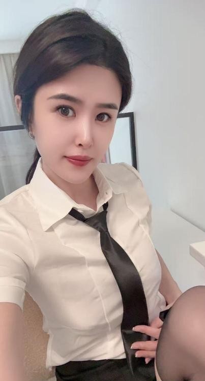 小北服务型美眉