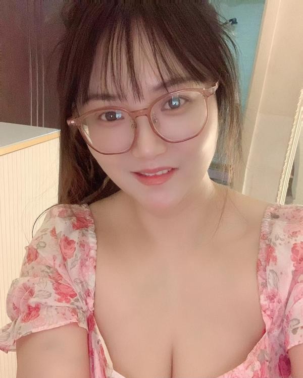 合肥兼职粉嫩大胸妹