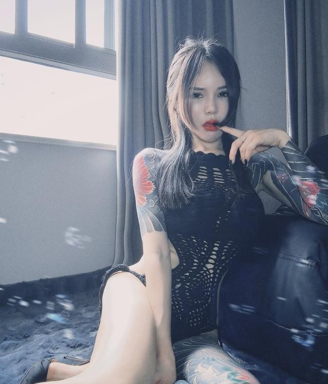 纹身小猫猫