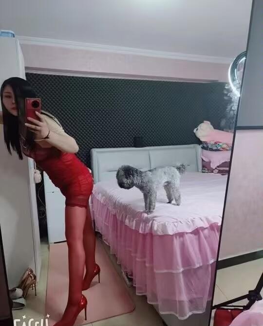 双桥翘臀潮喷大眼少妇