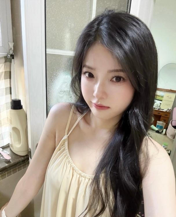 性感甜美李哈哈