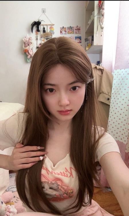 性感甜美李哈哈