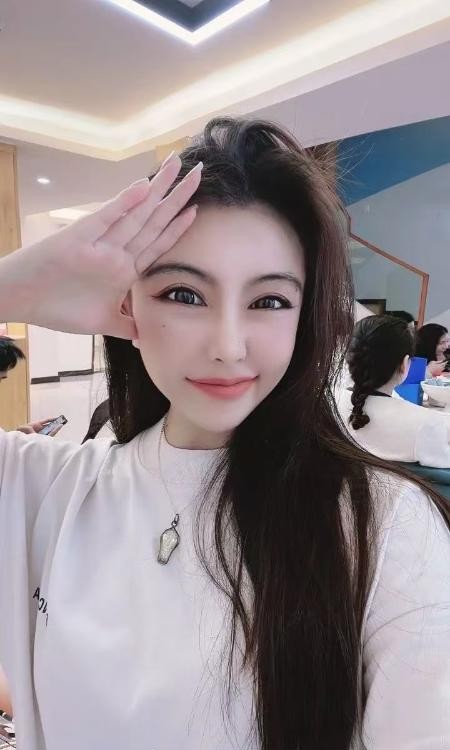 胸大腰细健身小少妇