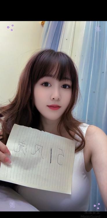 细腰川渝小姐姐