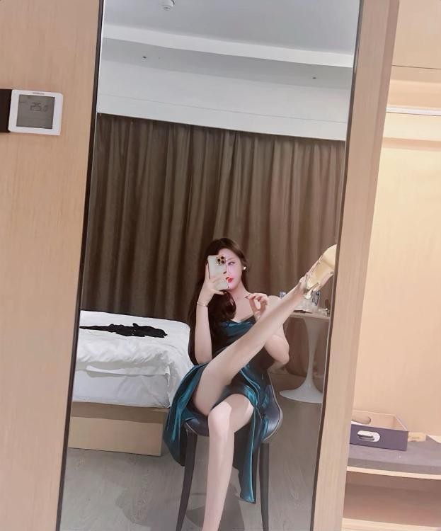 天河美腿骚女