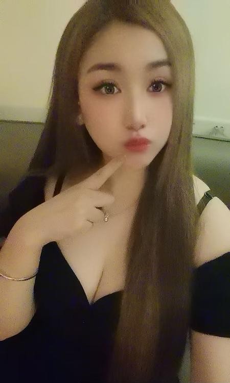 白云大胸妹开心