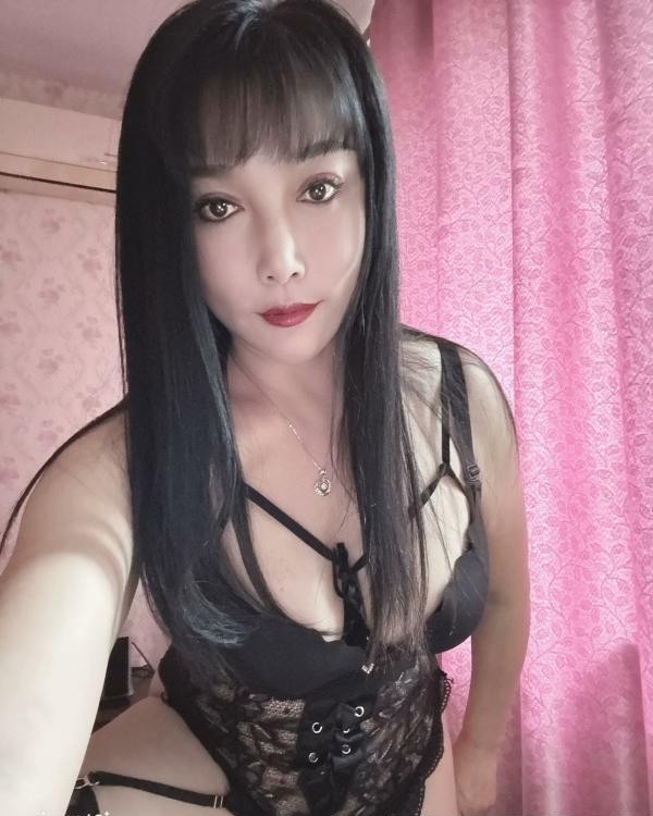 白皙丰满水娃