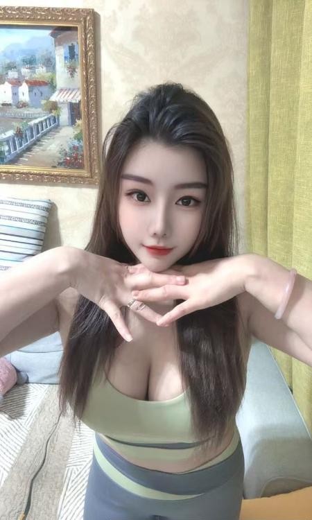 胸大臀大欣欣
