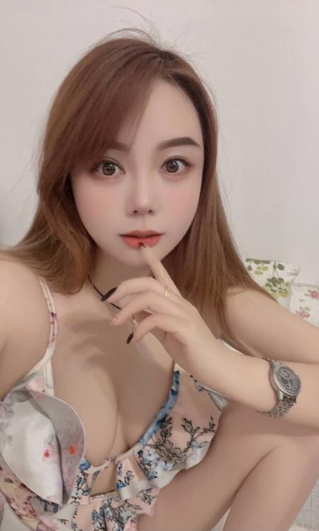 丰满大胸妹子